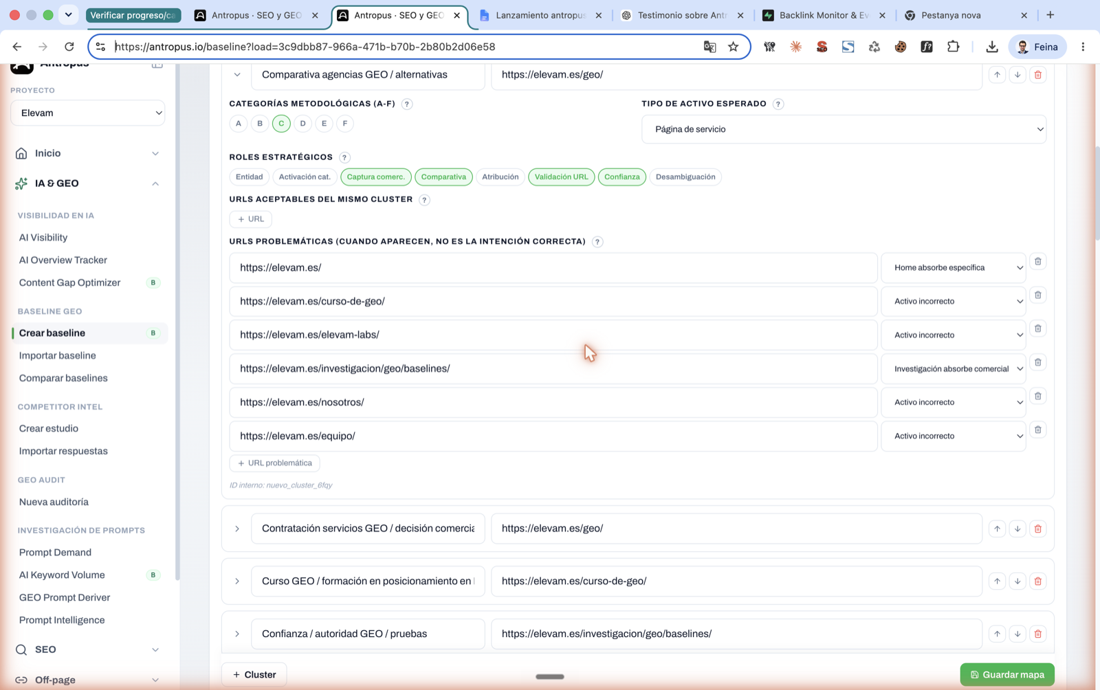 Detalle de un cluster del Intent URL Map mostrando URLs problemáticas con sus motivos: home absorbiendo intención específica, blog absorbiendo intención comercial.